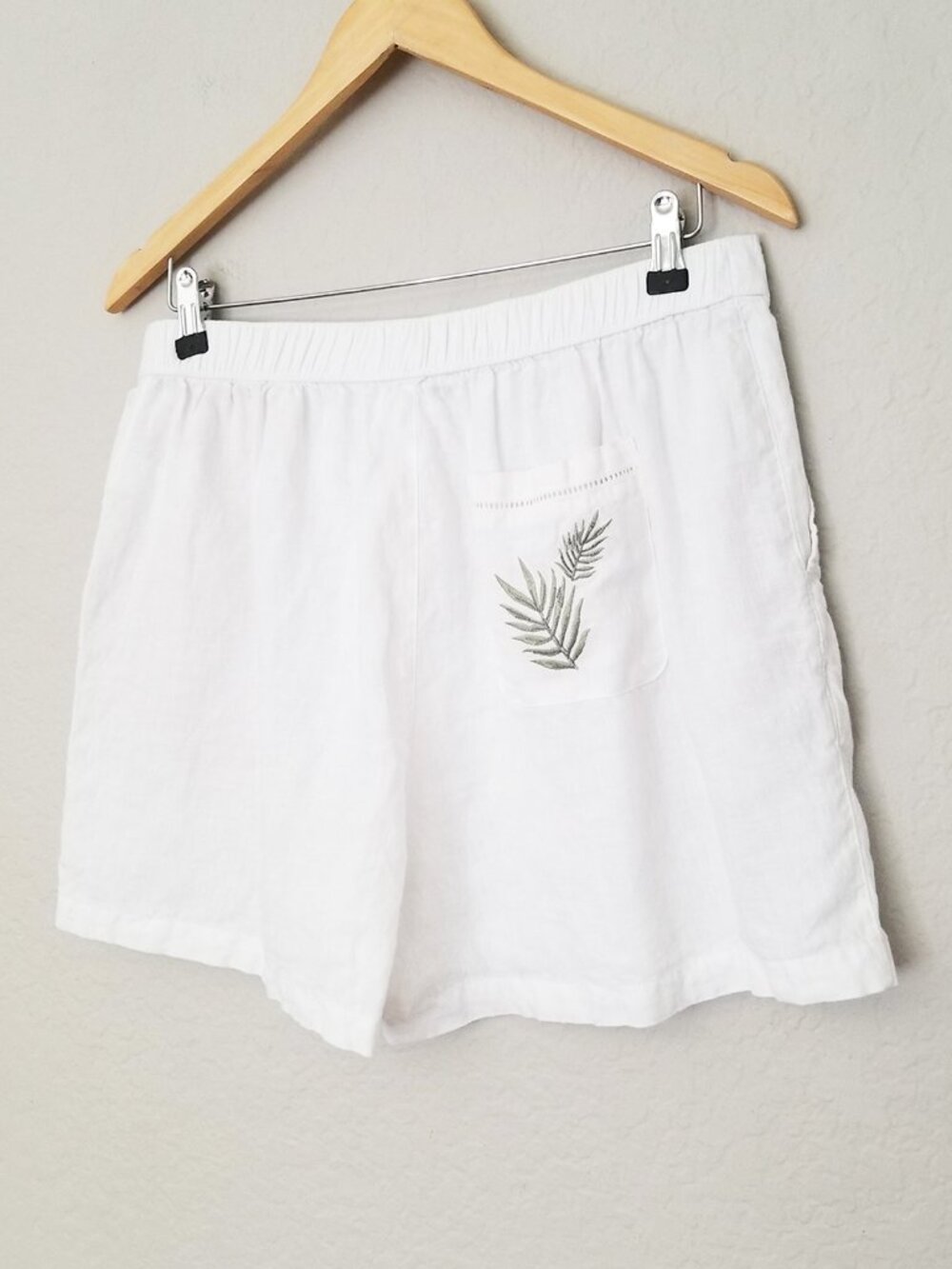 Calypso St. Barth White 100% Linen Shorts L Embroidery Palm Leaf Pocket Vacation